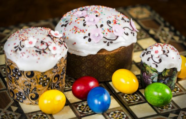Cake - egy egyszerű recept egy fotót a következő lépéseket száraz élesztő és élesztő nélkül kezdő (lépésről lépésre) Cake - egy egyszerű recept egy fotót a következő lépéseket száraz élesztő és élesztő nélkül kezdőknek