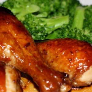 Csirke sült multivarka Redmond és Polaris - hogyan kell főzni a szójaszósszal és tejföl