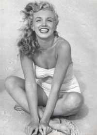 Marilyn Monroe fürdőruha (Monroe) Merilin Monro a fürdőruhát