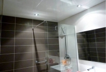 Álmennyezet a fürdőszobában előnyeiről és hátrányairól szoba, egy fotó design a WC-vel, vélemények, videók (fürdő) Álmennyezet a fürdőszobában előnyeiről és hátrányairól szoba, egy fotó design a WC-vel, vélemények, videók