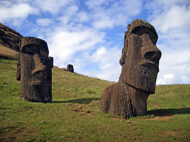 Húsvét-sziget és Moai kőszobrok (szobrok) Húsvét-sziget Moai szobrok és kő
