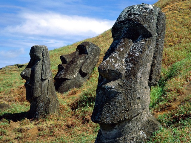 Húsvét-sziget és Moai kőszobrok (szobrok) Húsvét-sziget Moai szobrok és kő