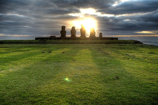 Húsvét-sziget és Moai kőszobrok (sziget) Húsvét-sziget Moai szobrok és kő