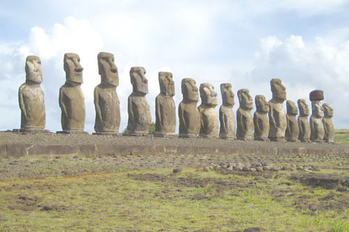 Húsvét-sziget moai szobrok
