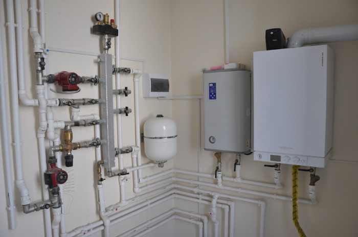 Kályha egy fából készült ház, elektromos áram, gáz és egyéb lehetőségek, a telepítés a saját kezét (fűtés) Kályha egy fából készült ház, elektromos áram, gáz és egyéb lehetőségek, a telepítés a saját kezét
