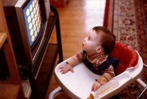 A gyermek és a TV-t vagy kárt gyerekek