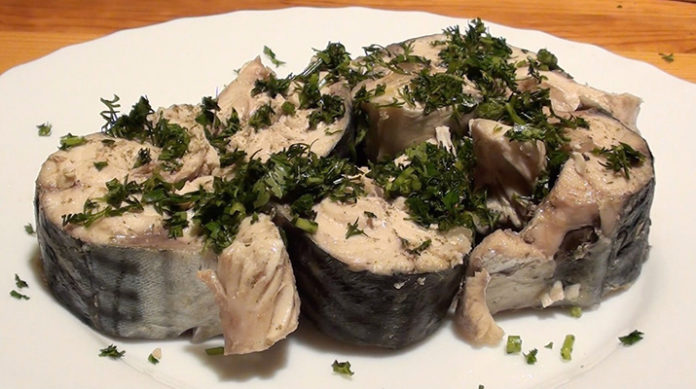 Ízletes főtt makréla recept (a recept) Recept finom főtt makréla