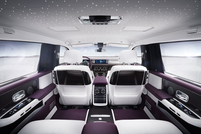 Rolls-Royce Phantom VIII bemutatták a luxus autó elejétől idő (az autó) Rolls-Royce Phantom VIII bemutatták a luxus autó elejétől idő