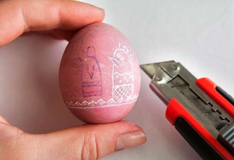 Festés Húsvéti tojások a kezüket