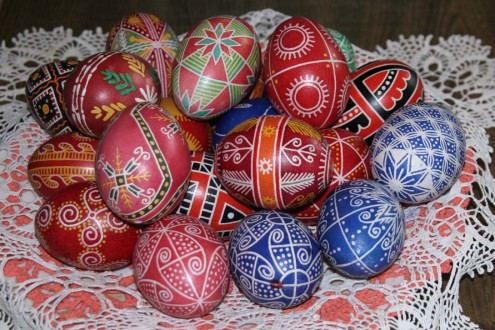 Festés Húsvéti tojások a kezüket (különösen teljesítményű technika) Festés Húsvéti tojások a kezüket