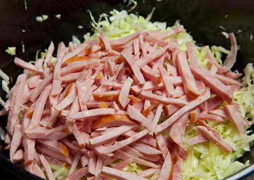 Coleslaw füstölt kolbász (káposzta) Káposztasaláta füstölt kolbásszal