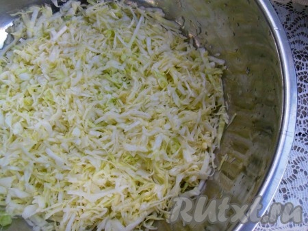 Saláta káposzta, kolbász és a kukorica - a recept egy fotó