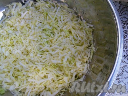 Saláta káposzta, kolbász és a kukorica - recept fotókkal (kolbász) Saláta káposzta, kolbász és a kukorica - a recept egy fotó