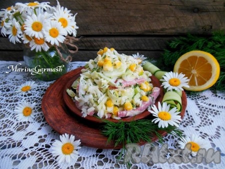 Saláta káposzta, kolbász és a kukorica - recept fotókkal (kolbász) Saláta káposzta, kolbász és a kukorica - a recept egy fotó