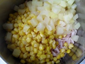Saláta-karbonát és ananász