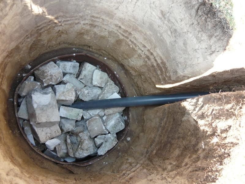 A leeresztő lyuk a fürdő kezét (drain) A leeresztő lyuk a fürdő kezével