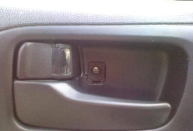 Eltávolítása kárpitozás bejárati ajtó Mitsubishi Lancer x (műanyag) Eltávolítása kárpitozás bejárati ajtó Mitsubishi Lancer x