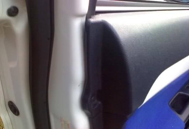 Eltávolítása kárpitozás bejárati ajtó Mitsubishi Lancer x (Mitsubishi) Eltávolítása kárpitozás bejárati ajtó Mitsubishi Lancer x