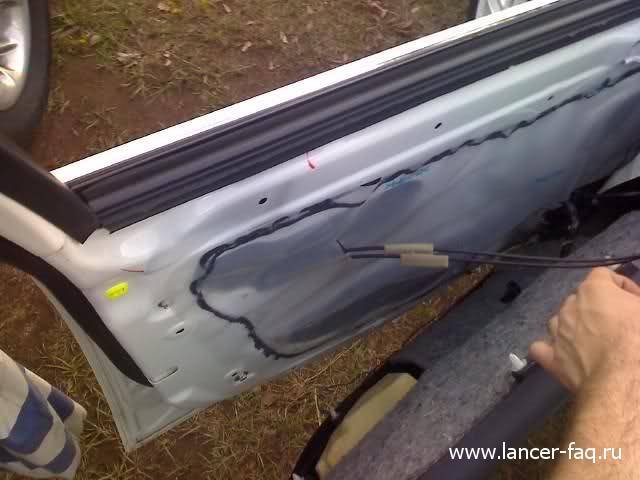 Eltávolítása kárpitozás bejárati ajtó Mitsubishi Lancer x