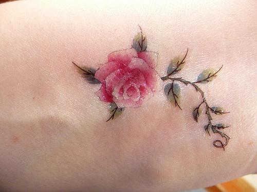 Tattoo Rose mit jelent