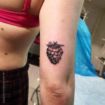 Tattoo málna, eper, cseresznye (tetoválás) Tattoo málna, eper, cseresznye