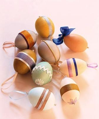 Díszítő húsvéti tojások a kezüket, a fotógyűjtemény