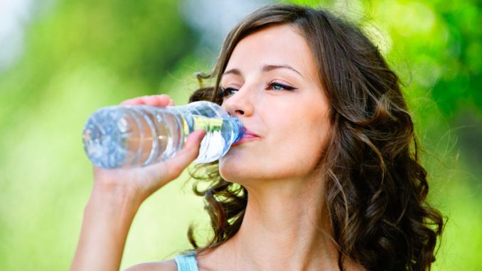 A víz a megfelelő táplálkozás, a víz hatása az emberi szervezetre