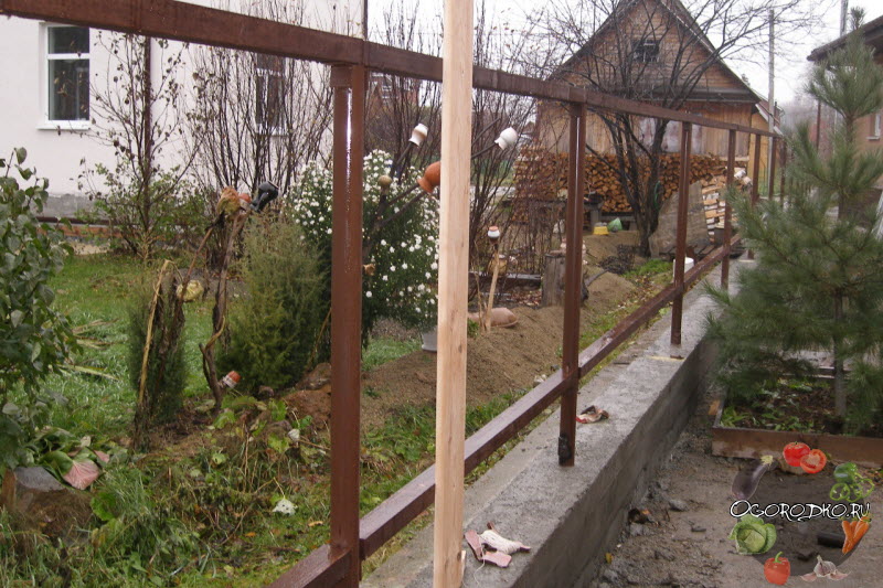 A kerítés fából készült -, amelyek figyelembe veszik az árnyalatok és hogyan kell építeni