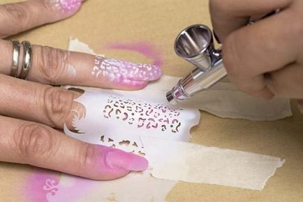 Airbrush Nail hogyan kell kiválasztani, hogyan kell használni a fényképet és videót utasításokat, vélemények