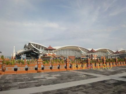 Denpasar (Ngurah Rai) szigeten Bali, Indonézia, Bali, hogyan lehet eljutni a repülőtérre