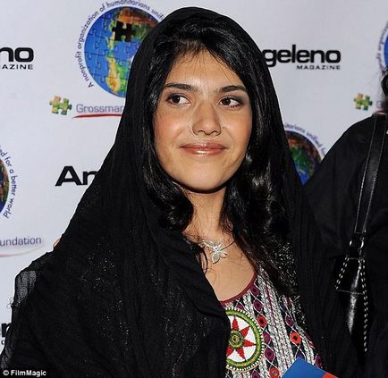 Afgán lány Aisha készített új orr - hírek képekben