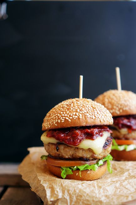 American Burger csirkével és szalonnával, házi barbecue szósz - Andy séf - a blog az élelmiszer és