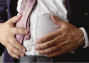 Gyomorfájás a köldök alatt okok és a kezelés a nők és férfiak
