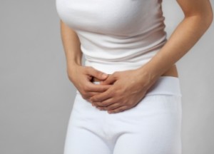 Gyomorfájás a köldök alatt okok és a kezelés a nők és férfiak