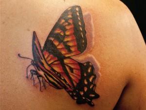 Mit jelent a tetoválás egy pillangó a lábán