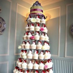 Mi lehet választani az esküvői torta vagy cupcakes