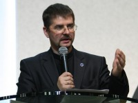 Bishop semmi baj a „eskü”, hogy nincs (Kereszténydemokraták) Christian Bishop semmi baj a „eskü” a keresztények számára is