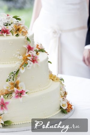 Ismertetik az öntött egy esküvői torta a kezével