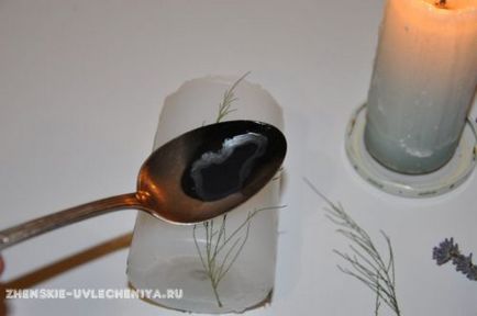 Gyertyát szárított virágok az otthoni műhelyben képek (gyertyák otthon) Gyertyát szárított virágok az otthoni műhelyben fotók
