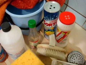 Hogyan és mit kell tisztítani a mosogató otthon