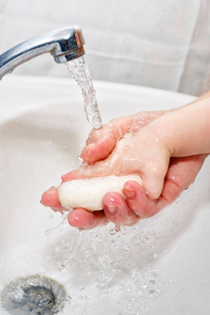 Hogyan kell tanítani a gyermeket, hogy mossanak kezet szappannal és vízzel mossa meg a kezét, ha nem mossa meg a kezét