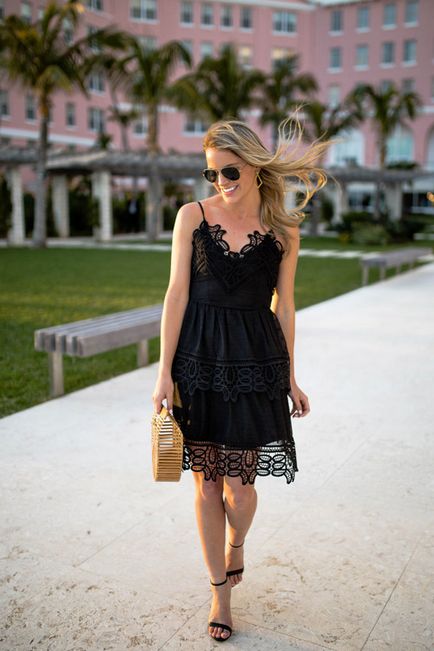Hogyan kell viselni a fekete ruha elegáns nyári 50 fotosovetov - boldog nő