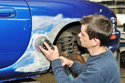 Hogyan készüljünk az autó festés előkészítése a kocsiszekrény
