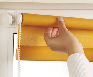 Hogyan akasztani árnyékolók (vízszintes és függőleges) az ablak vagy erkély