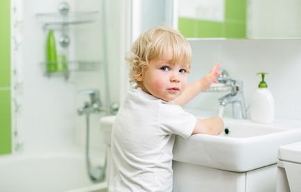 Hogyan mosson kezet szappannal és vízzel