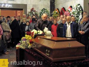Hogy a katolikus temetési szertartás kritikus, a kérdésekre adott válaszok kapcsolatos temetkezési szolgáltatások