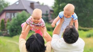 Hogyan törődik az ikrek, hozzáértés mama boldog gyerekek!