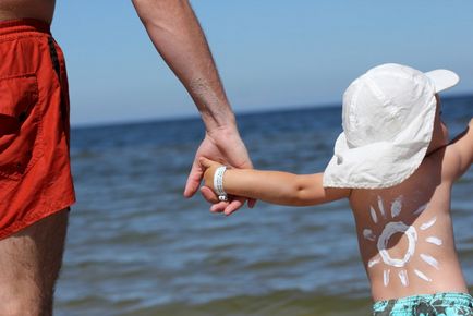 Hogyan védi a baba a nap a tenger - meddig tud napozó