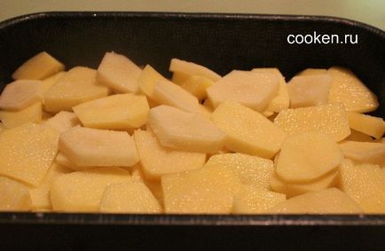 Burgonya, sült gombával és zöldségekkel a sütőben - a recept egy fotó
