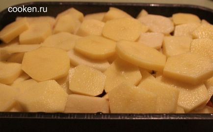 Burgonya, sült gombával és zöldségekkel a sütőben - a recept egy fotó